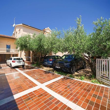 Apartment And Rooms Mrkovic Vodice Exterior photo