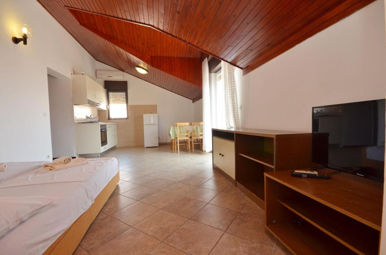 Apartment And Rooms Mrkovic Vodice Exterior photo