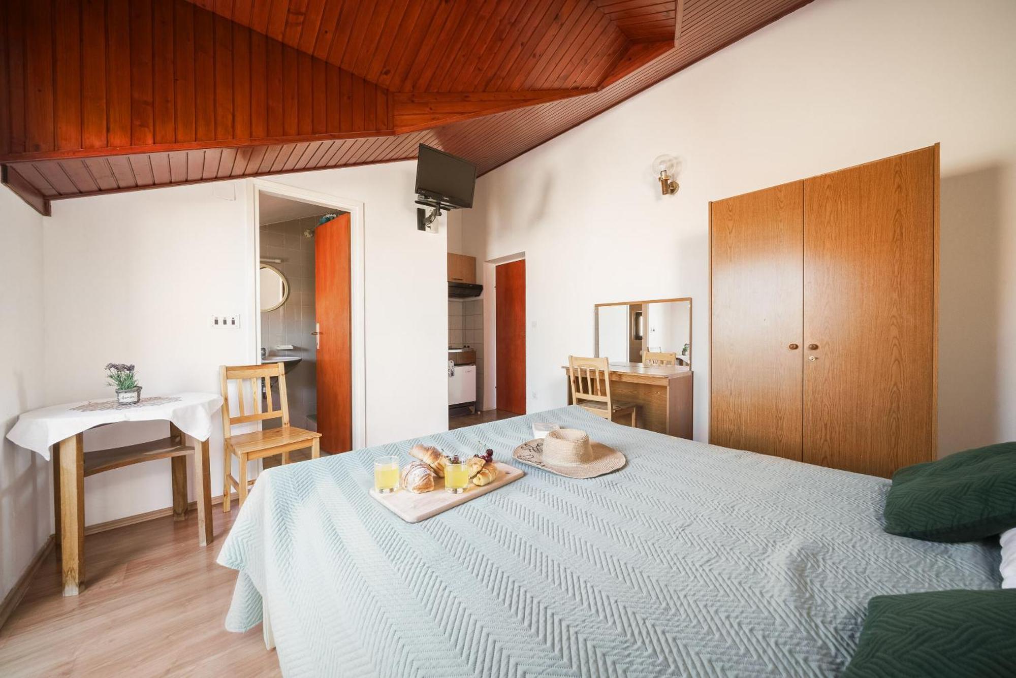 Apartment And Rooms Mrkovic Vodice Exterior photo