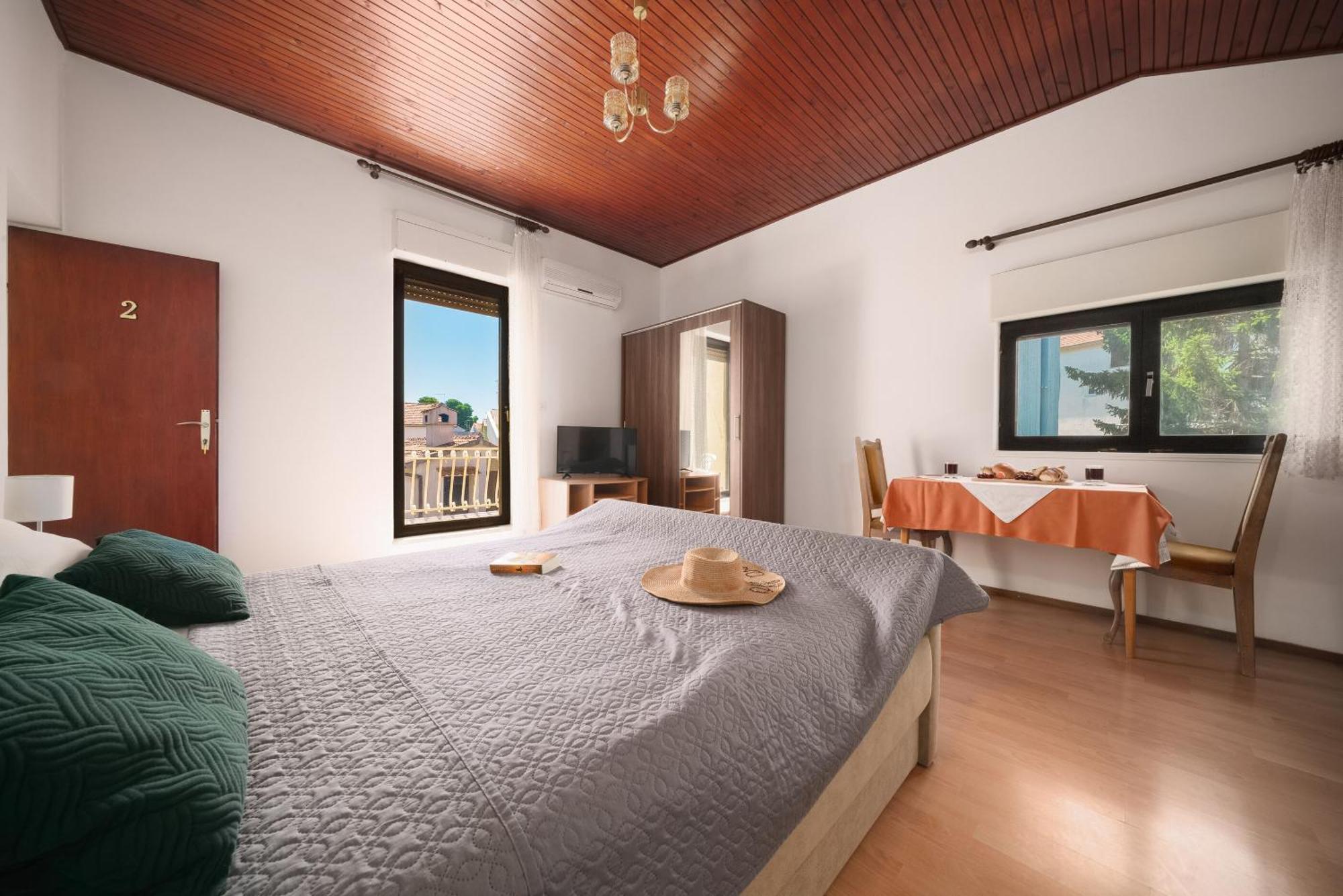 Apartment And Rooms Mrkovic Vodice Exterior photo