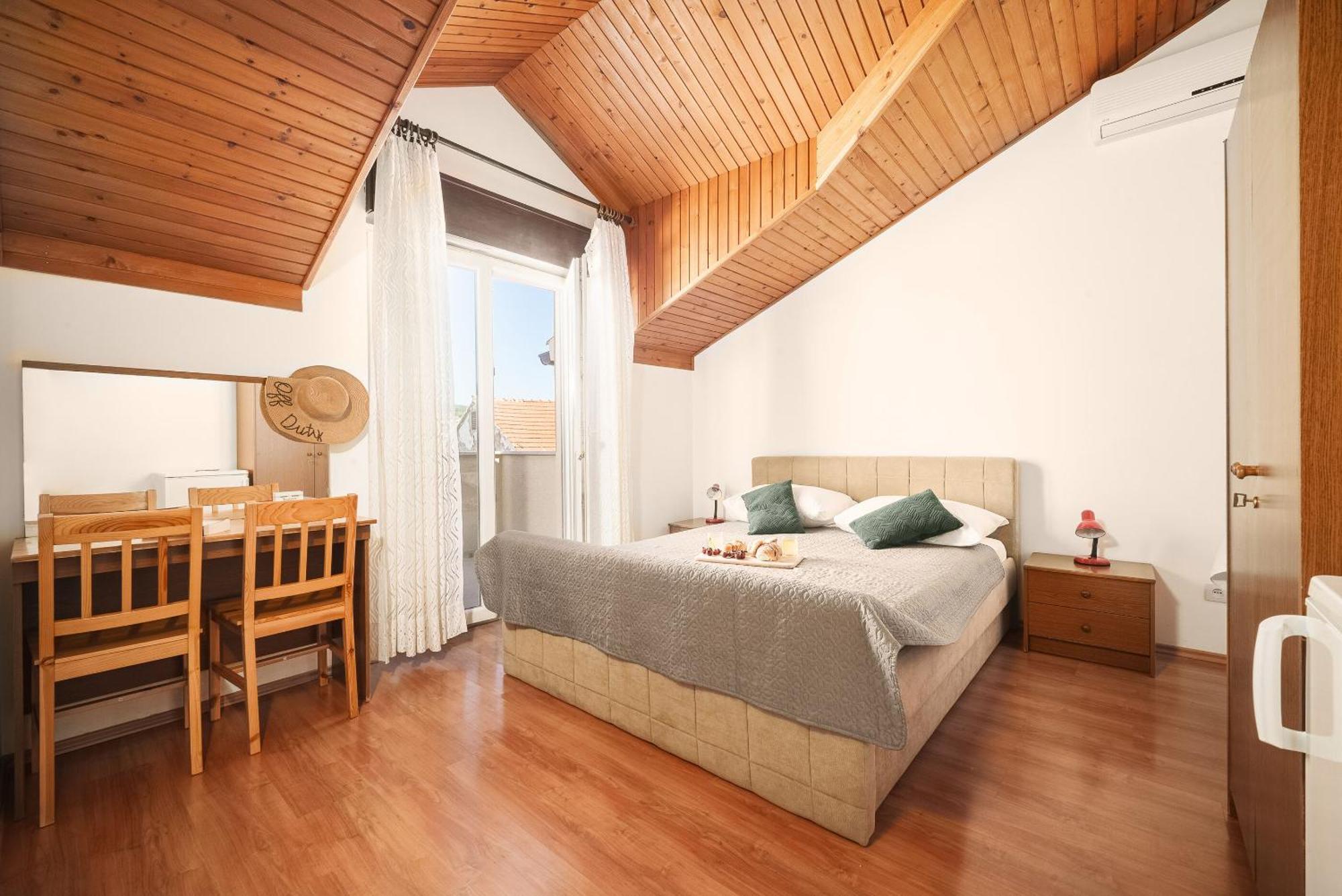 Apartment And Rooms Mrkovic Vodice Exterior photo