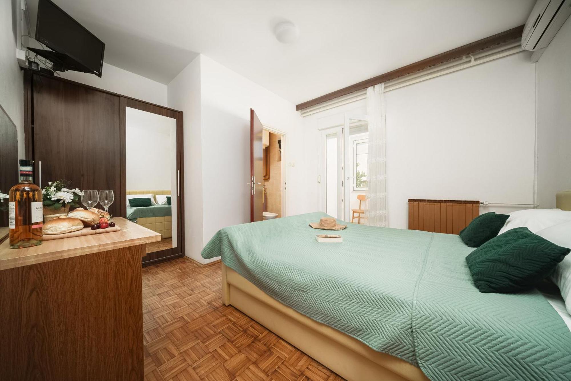 Apartment And Rooms Mrkovic Vodice Exterior photo