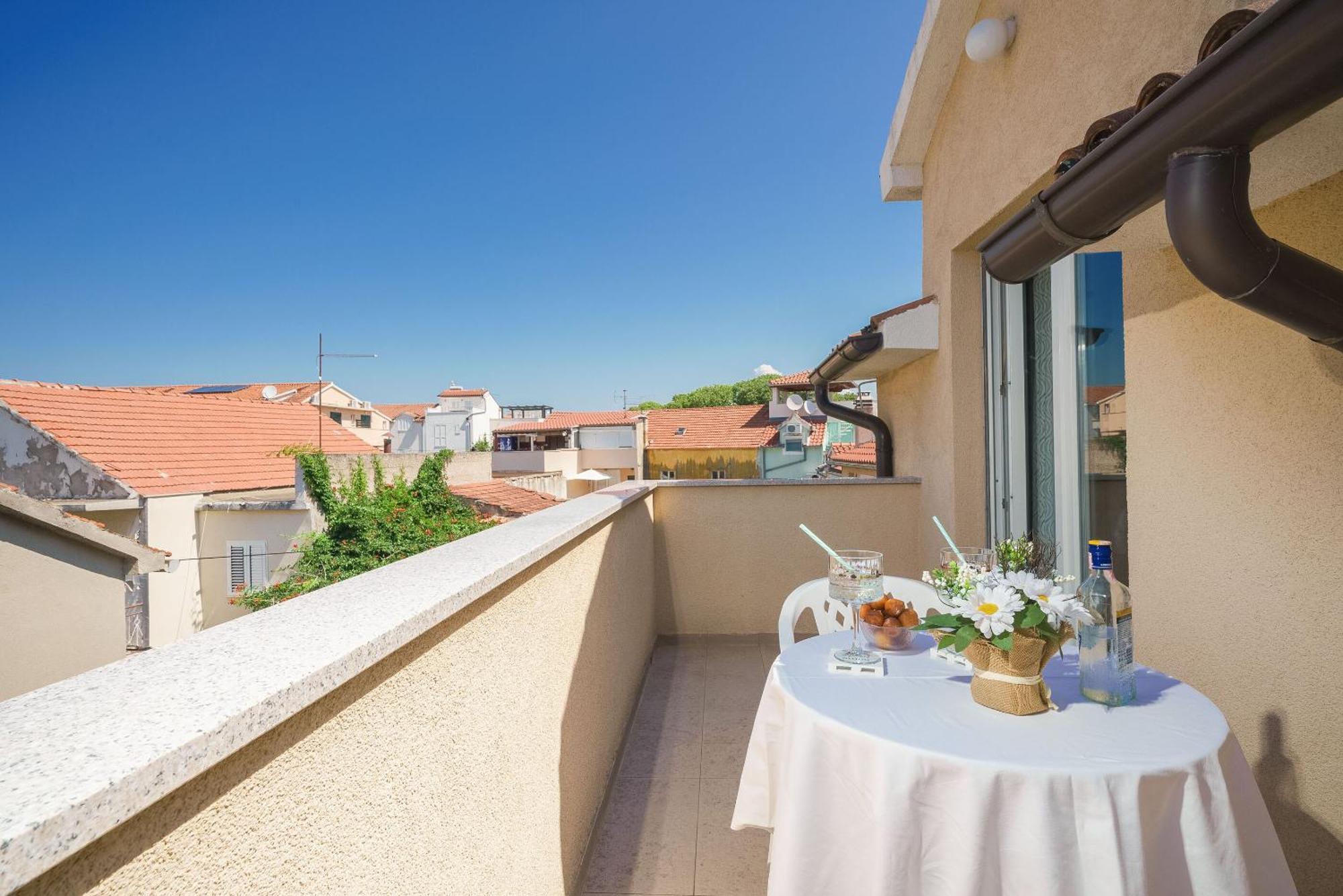 Apartment And Rooms Mrkovic Vodice Exterior photo