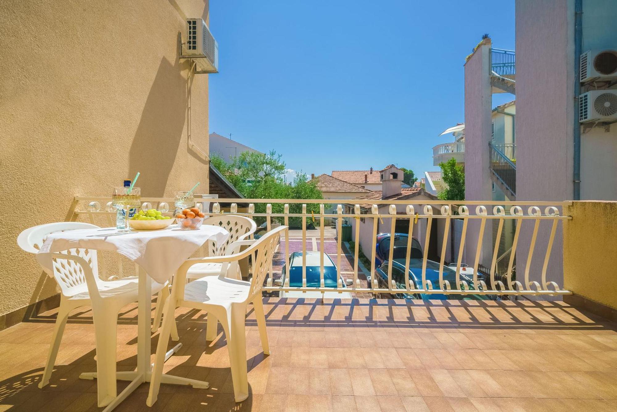 Apartment And Rooms Mrkovic Vodice Exterior photo